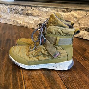 Chaco Borealis Quilt Waterproof Boots Seaweed Women’s 7.5 JCH107474